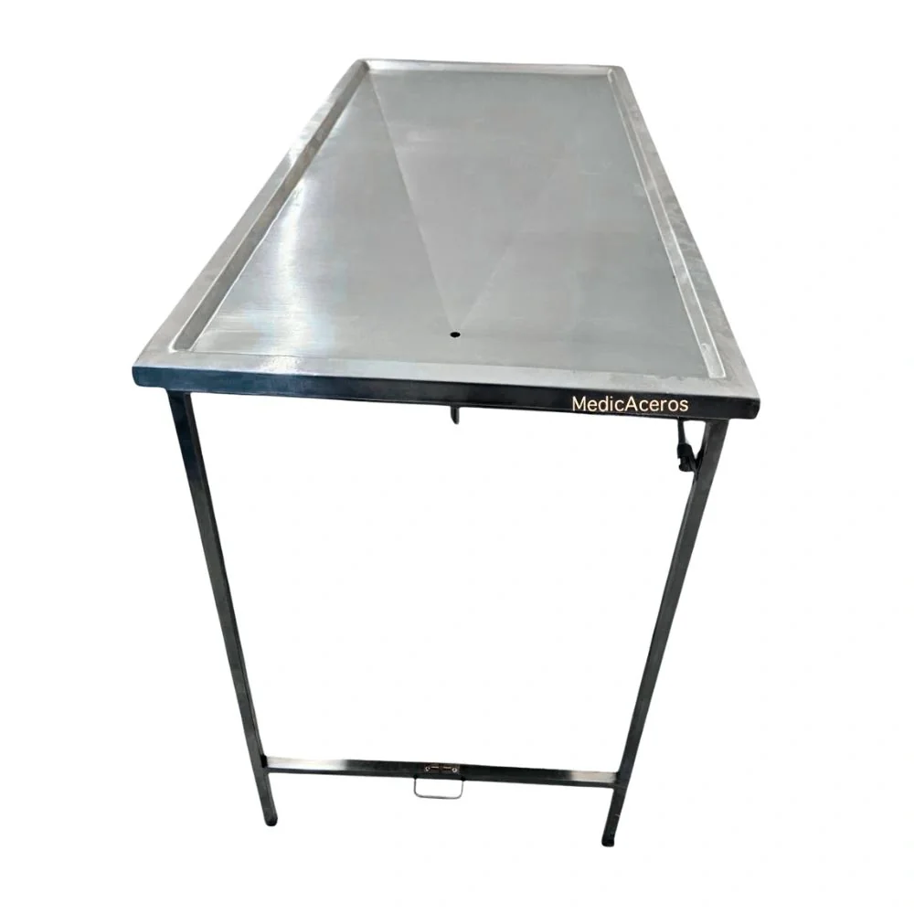 Mesa de preparación plegable para preparación clínica y prequirúrgica de pacientes