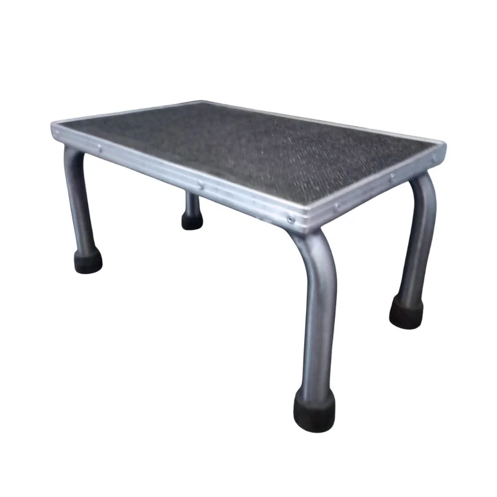 Banqueta de 1 peldaño para equipamiento complementario de consultorios, clínicas y hospitales